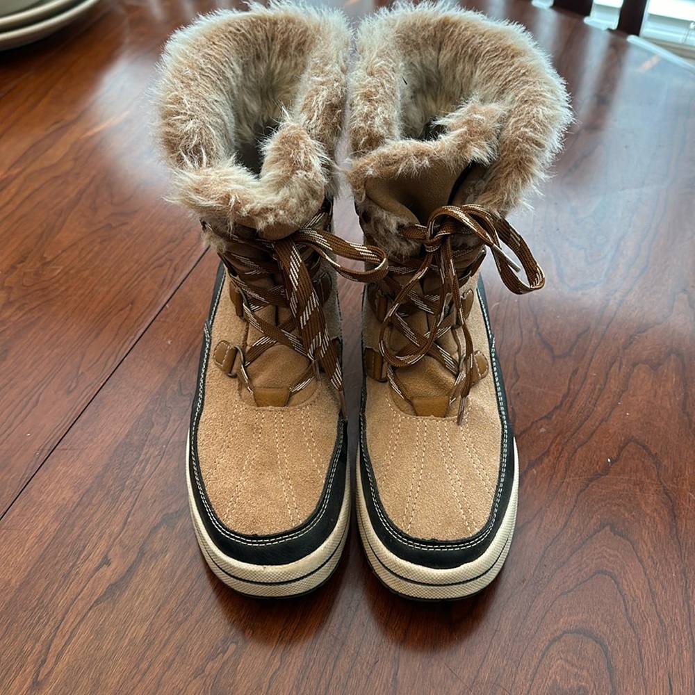 Universal Threads Women’s size 10 boots